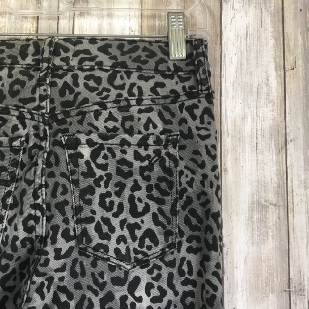 William Rast Grey Leopard High Rise Ankle Jeans - Picture 7 of 11
